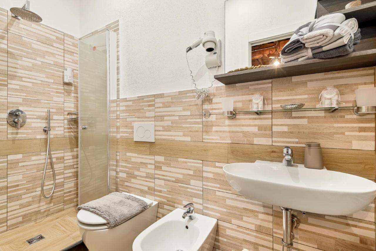 Alby Express Rooms ลาสเปเซีย ภายนอก รูปภาพ
